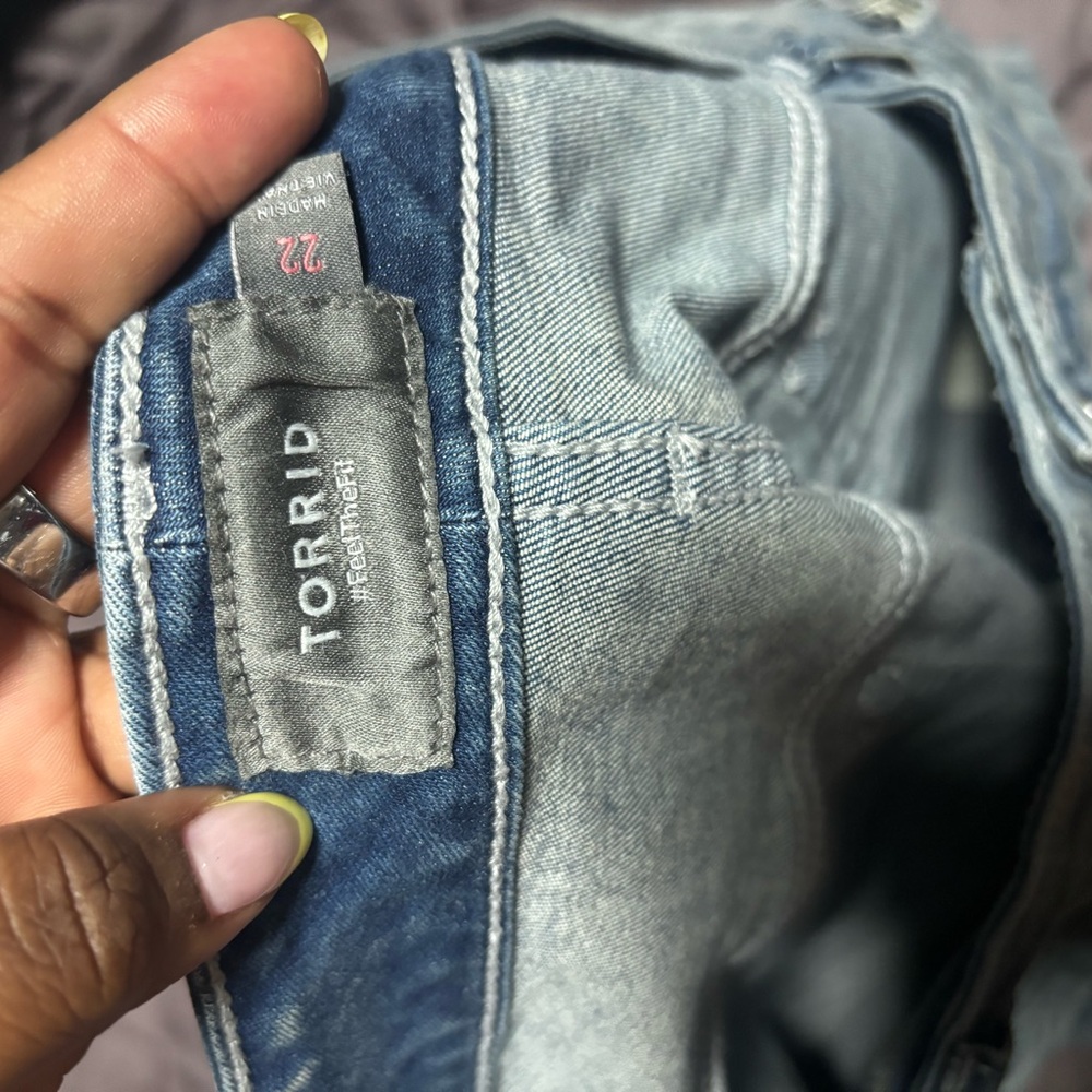Torrid Tropical Denim Skull Print Jean Shorts - Picture 3 of 3